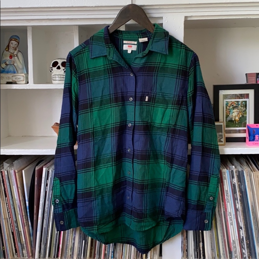 Levi’s plaid button up